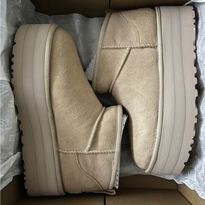 UGG Ultra Mini Platform in Driftwood W8 NWT